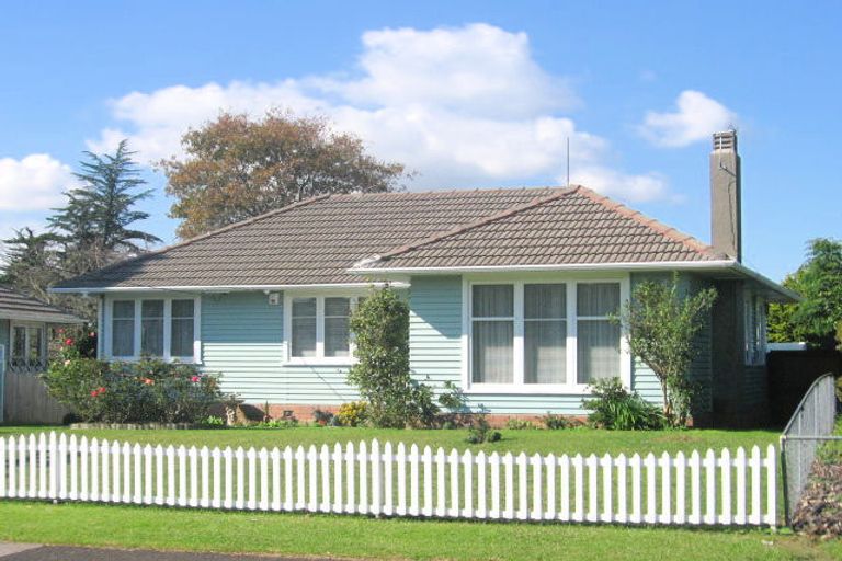 Photo of property in 1 Wilsher Crescent, Henderson, Auckland, 0612