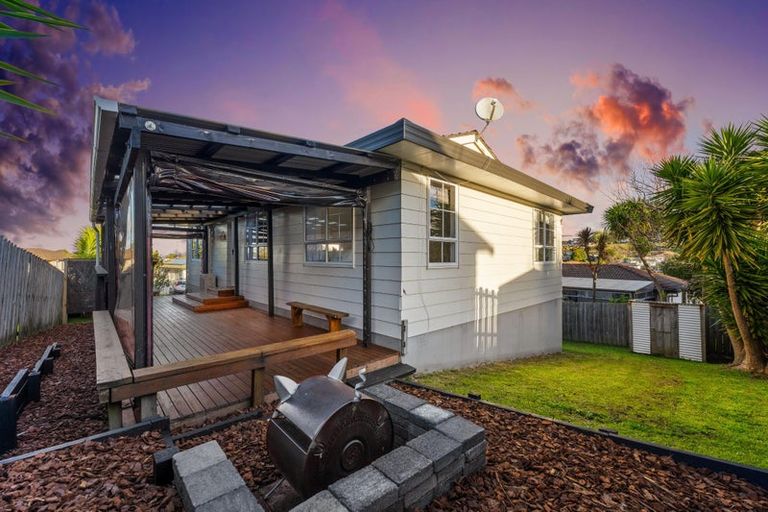 Photo of property in 7 Faram Place, Massey, Auckland, 0614