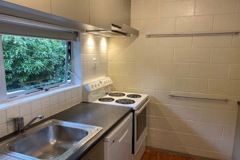 Photo of property in 4/49 Maungaraki Road, Korokoro, Lower Hutt, 5012
