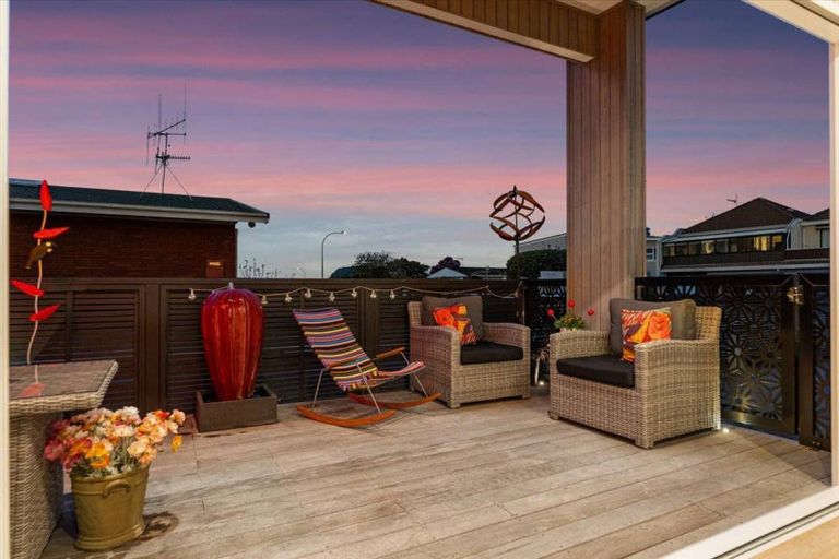 Photo of property in 2 Laing Place, Otumoetai, Tauranga, 3110