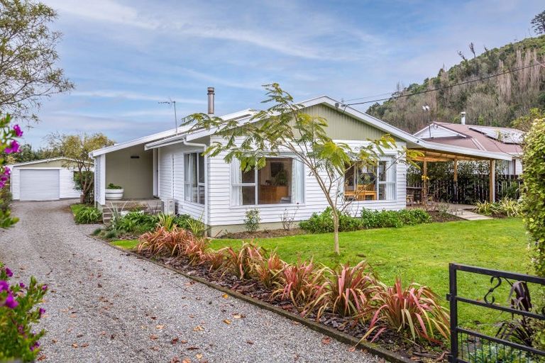 Photo of property in 14 Bell Street, Featherston, 5710