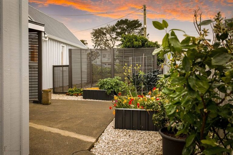 Photo of property in 74 Ferry Parade, Herald Island, Auckland, 0618