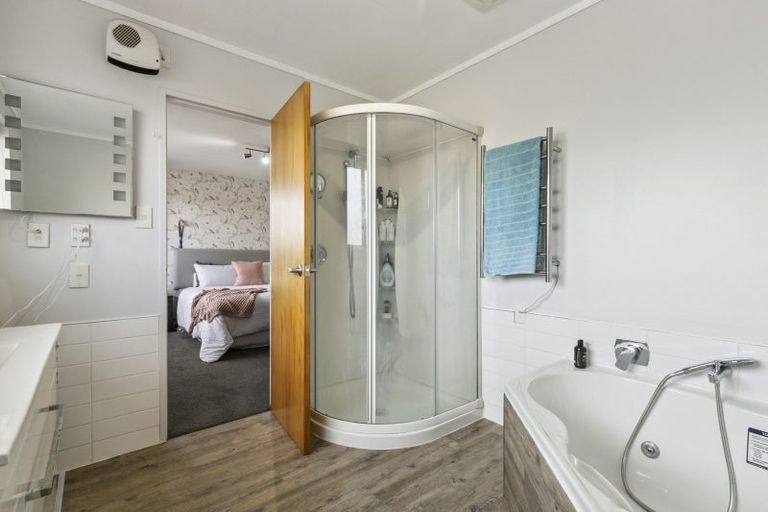 Photo of property in 12 Cullen Place, Tawa, Wellington, 5028