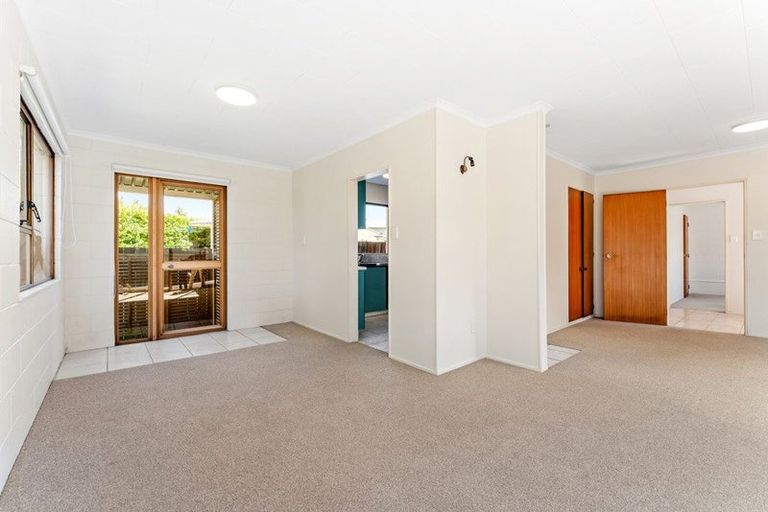 Photo of property in 6 Quo Vadis Place, Red Beach, 0932