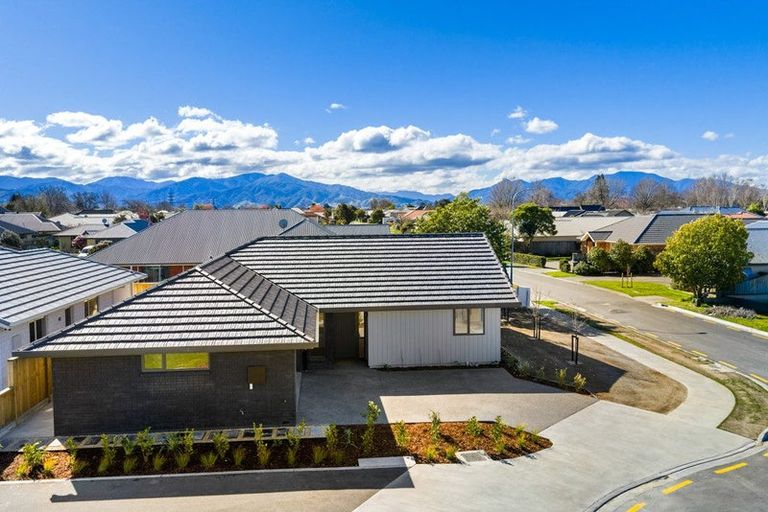 Photo of property in 11 Magnolia Drive, Springlands, Blenheim, 7201