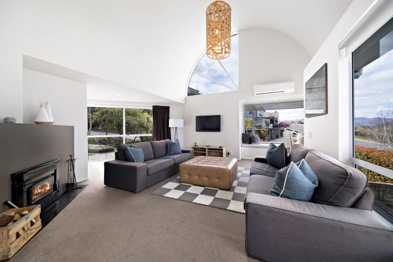 Photo of property in 2 Peregrine Place, Queenstown, 9300