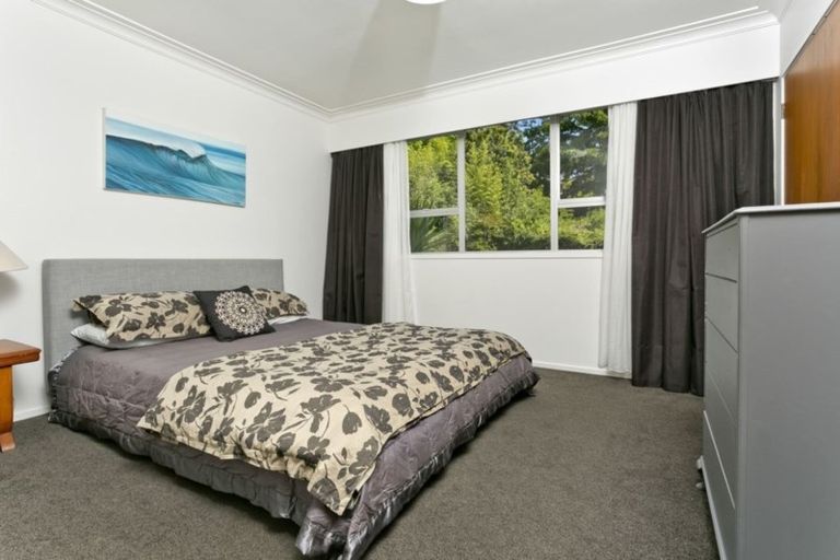 Photo of property in 2/38 Ayton Drive, Totara Vale, Auckland, 0629