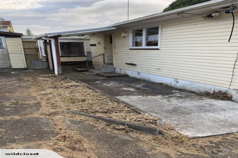 Photo of property in 92 Te Atatu Road, Te Atatu South, Auckland, 0610