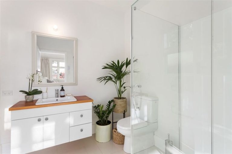 Photo of property in 148 Hackthorne Road, Cashmere, Christchurch, 8022