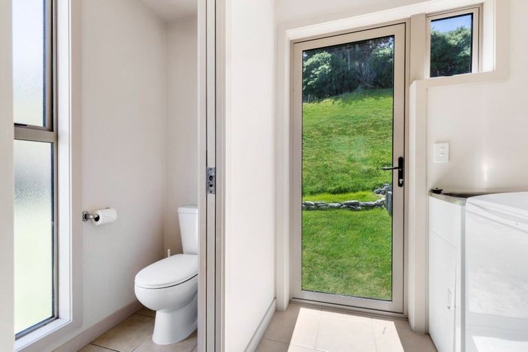 Photo of property in 72 Wynyard Crescent, Fernhill, Queenstown, 9300