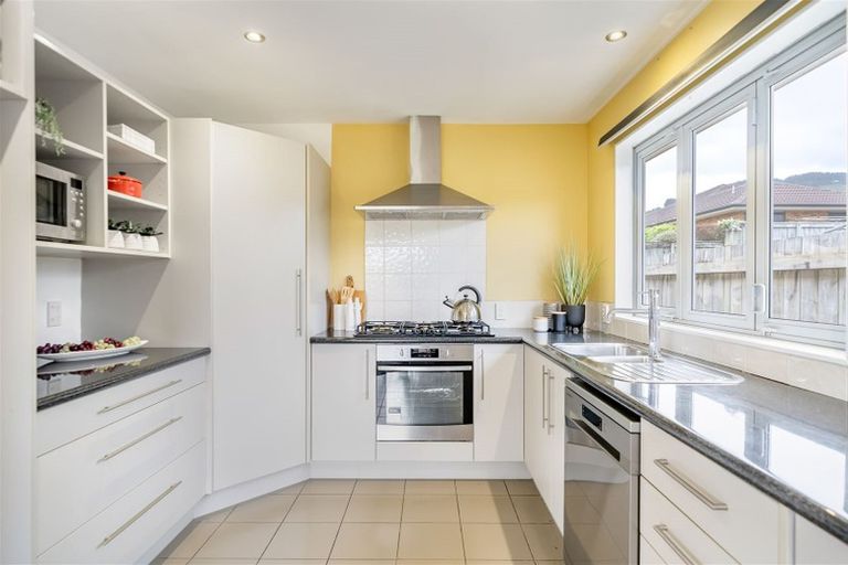 Photo of property in 16 Mcewen Crescent, Riverstone Terraces, Upper Hutt, 5018