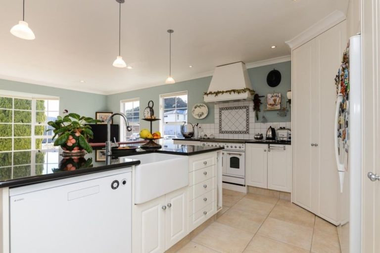 Photo of property in 42 Waikawa Road, Owaka, 9535