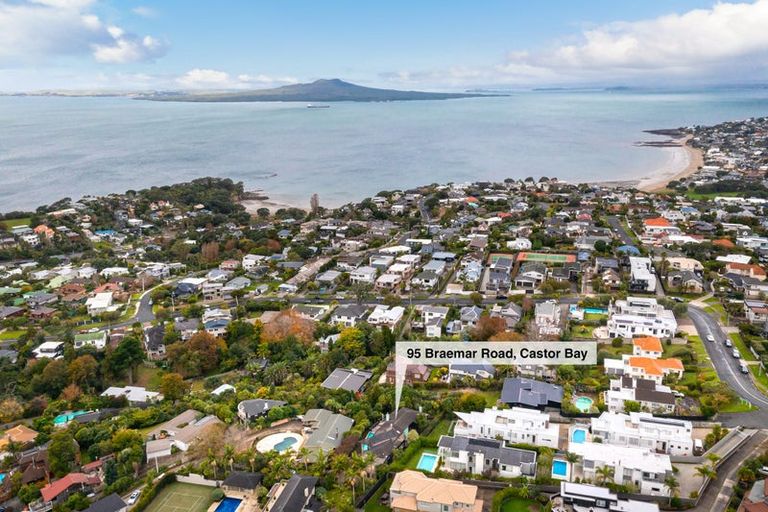 Photo of property in 95b Braemar Road, Castor Bay, Auckland, 0620