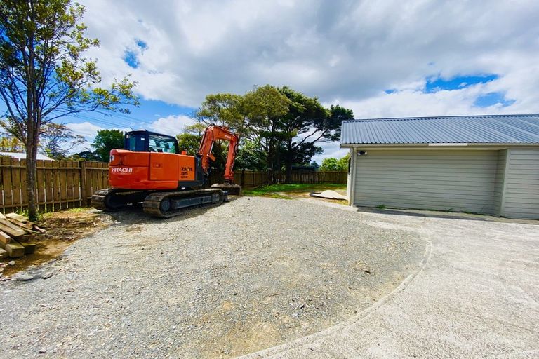 Photo of property in 145 Colwill Road, Massey, Auckland, 0614