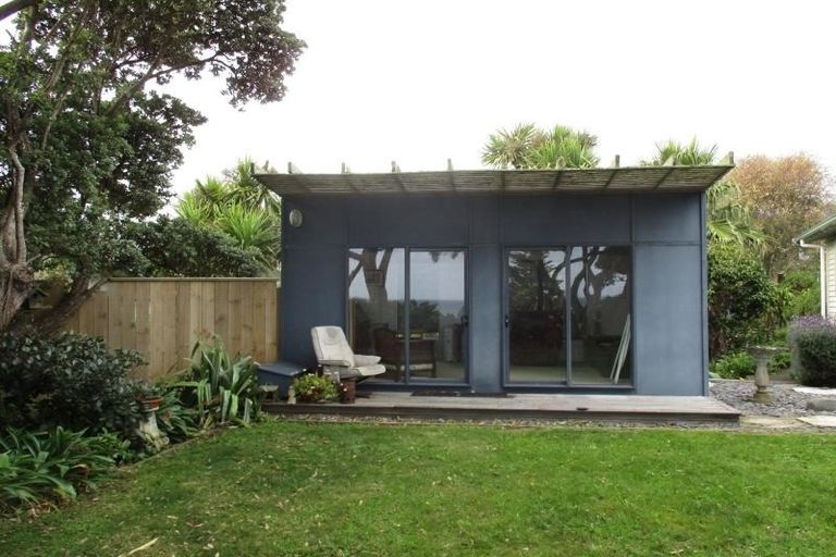 Photo of property in 137 Wellington Road, Paekakariki, 5034