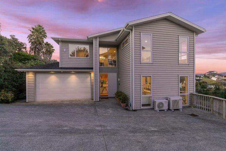 Photo of property in 188 Whangaparaoa Road, Red Beach, 0932