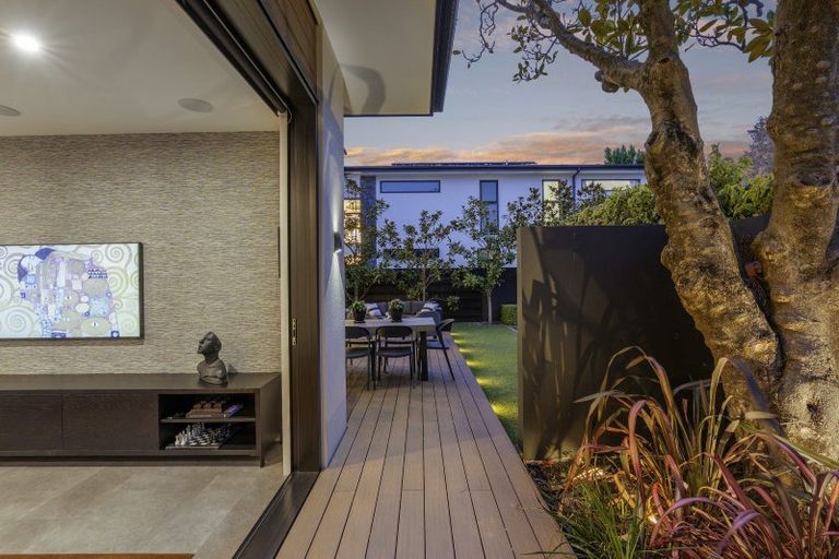 Photo of property in 2/28 Jeffreys Road, Fendalton, Christchurch, 8052