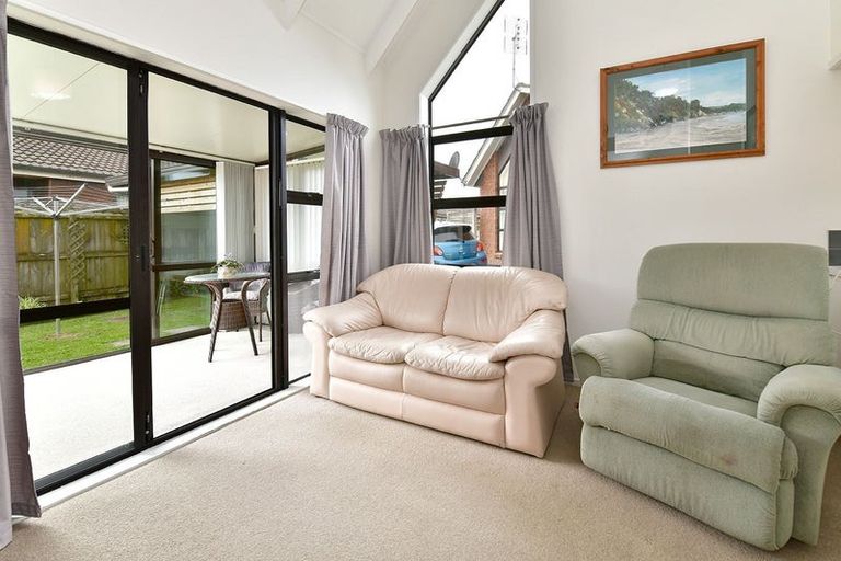 Photo of property in 12 Bellbird Place, Orewa, 0931