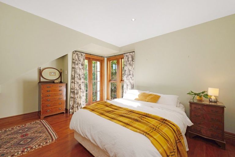 Photo of property in 51 Fairview Crescent, Kelburn, Wellington, 6012