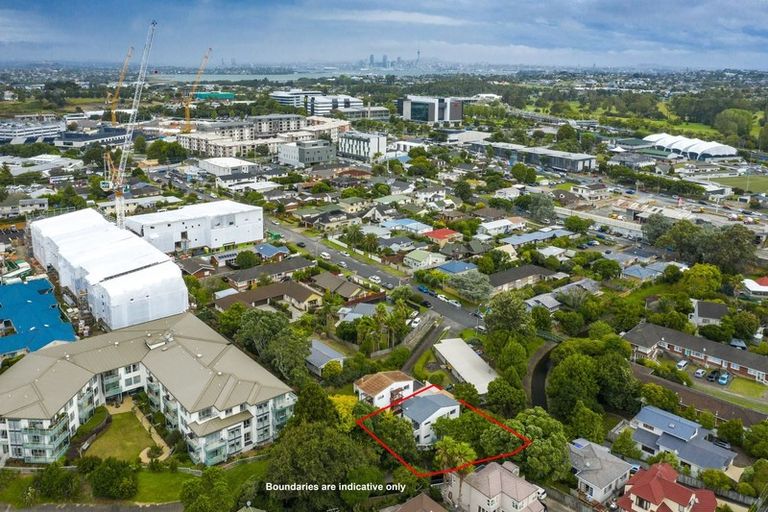 Photo of property in 2/21 Brook Street, Milford, Auckland, 0620