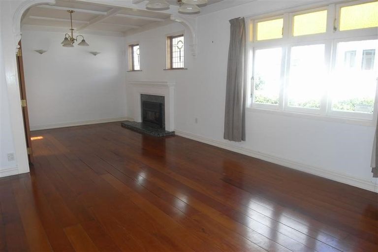 Photo of property in 37 Walmer Road, Point Chevalier, Auckland, 1022