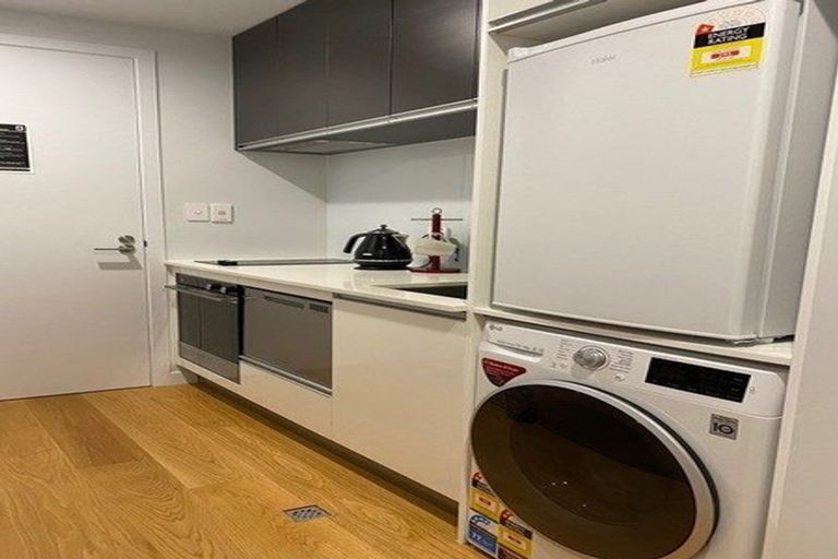 Photo of property in Frank Sargeson Apts, 5/74g Anzac Street, Takapuna, Auckland, 0622