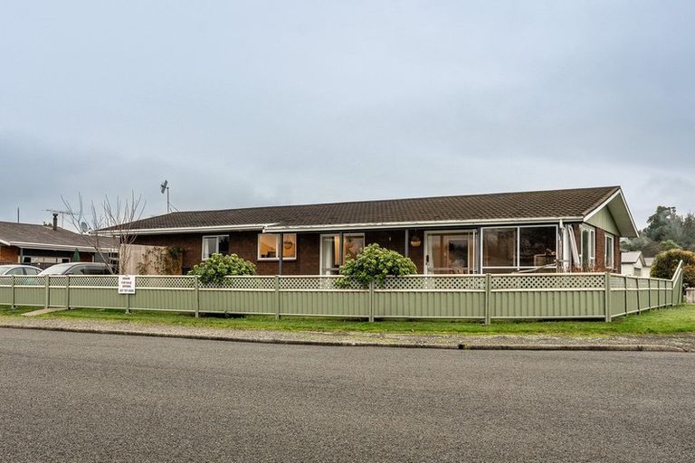 Photo of property in 37 Waterford Drive, Winton, 9720