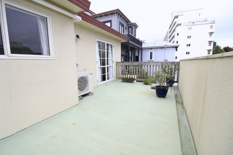 Photo of property in 4a Macdonald Crescent, Te Aro, Wellington, 6011