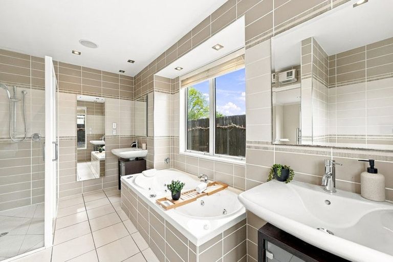 Photo of property in 77e Yaldhurst Road, Sockburn, Christchurch, 8042