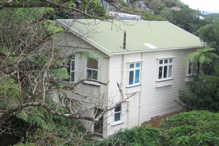 Photo of property in 10 Northland Road, Northland, Wellington, 6012