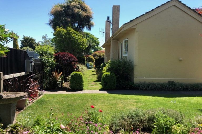 Photo of property in 216 Saint Leonards Avenue, Saint Leonards, Hastings, 4120