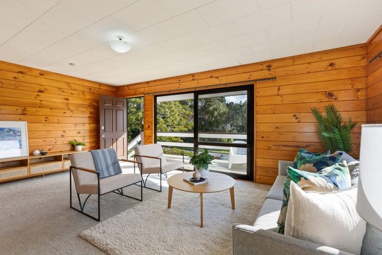 Photo of property in 10 Eagleson Street, Northcross, Auckland, 0632