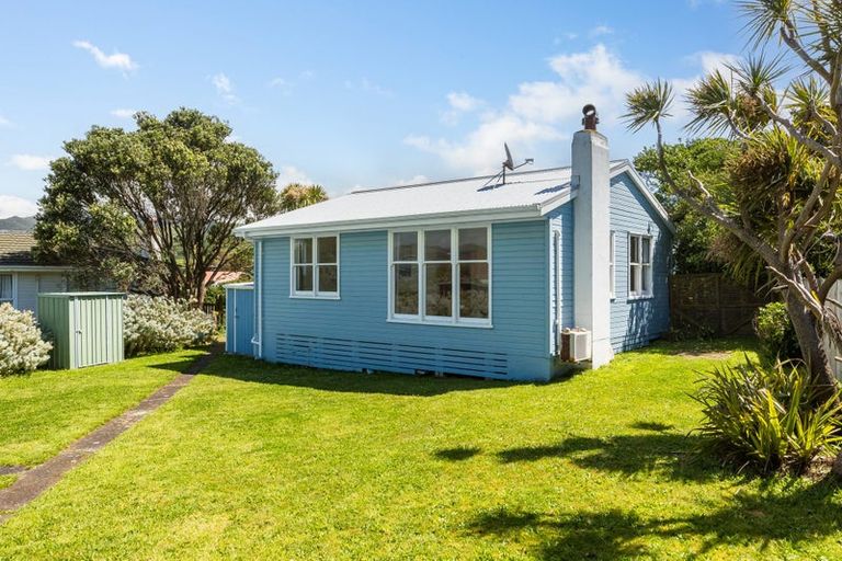 Photo of property in 105 Te Pene Avenue, Titahi Bay, Porirua, 5022