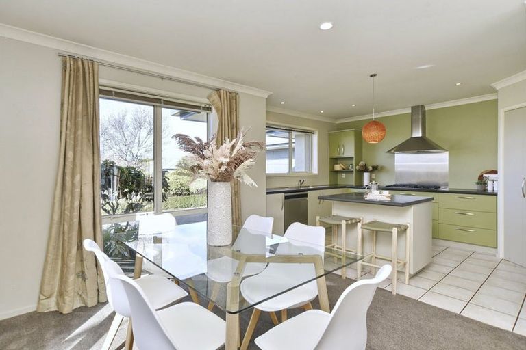 Photo of property in 8 Ross Place, Northwood, Christchurch, 8051