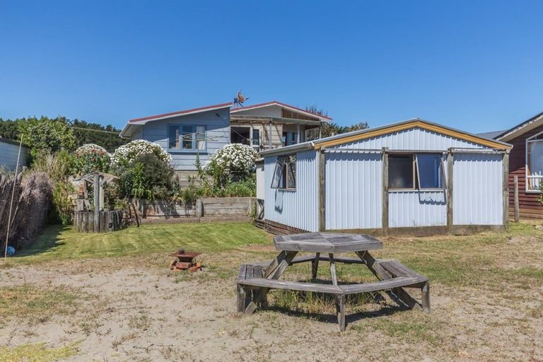 Photo of property in 628 Waitarere Beach Road, Waitarere Beach, Levin, 5510
