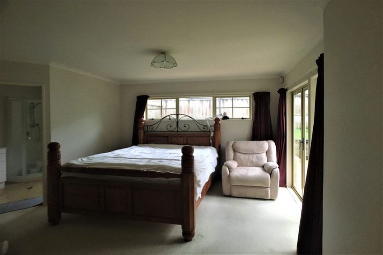 Photo of property in 15 Westminster Gardens, Unsworth Heights, Auckland, 0632