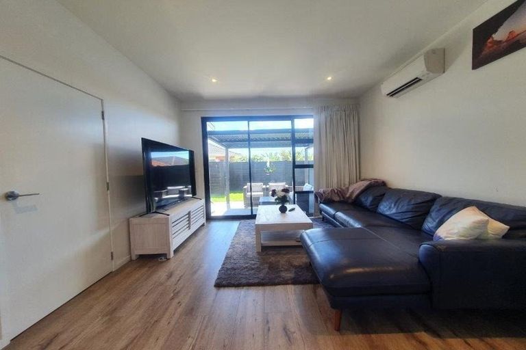 Photo of property in 22 Tapuwae Way, Mangere Bridge, Auckland, 2022
