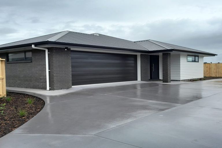 Photo of property in 112 Kaurinui Crescent, One Tree Point, 0118