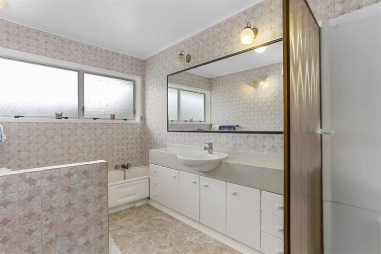 Photo of property in 14 Dennis Avenue, Hillpark, Auckland, 2102