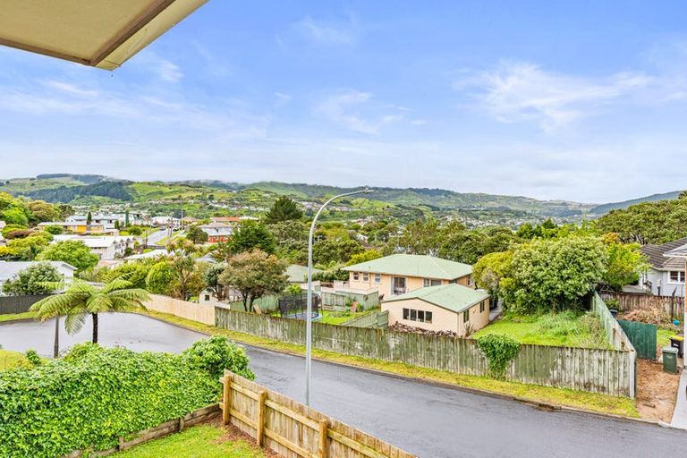 Photo of property in 18 Forglen Place, Tawa, Wellington, 5028