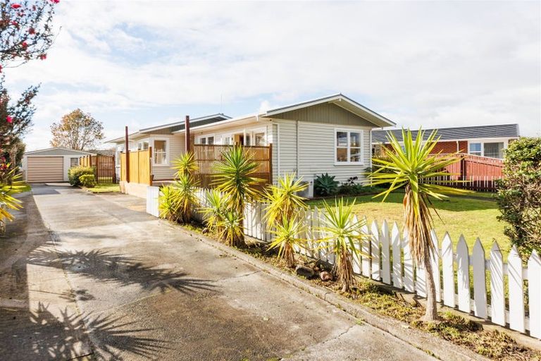 Photo of property in 39 Abraham Crescent, Milson, Palmerston North, 4414