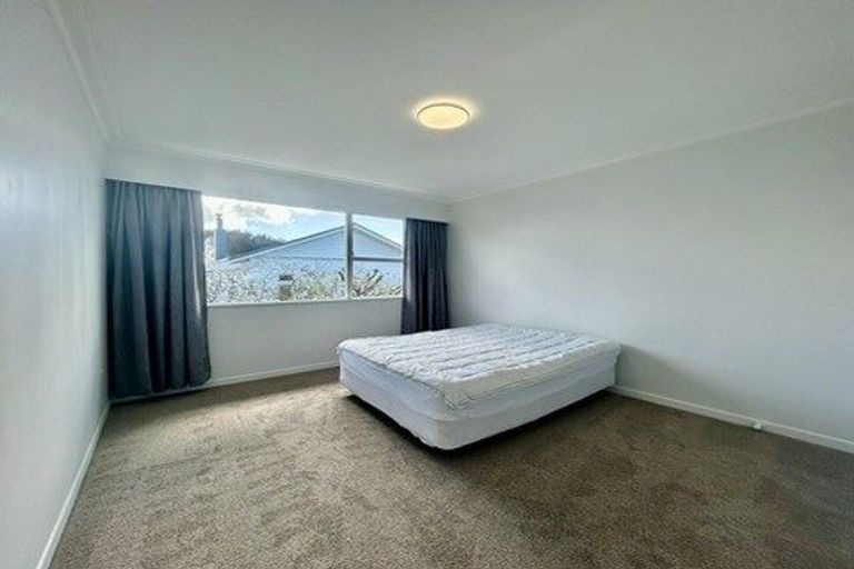 Photo of property in 1/5 Braemar Road, Castor Bay, Auckland, 0620
