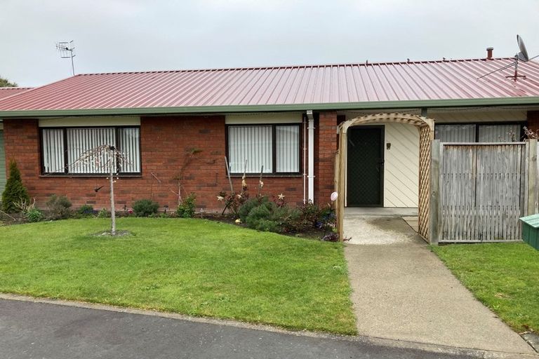Photo of property in 1 Masonic Close, Takaro, Palmerston North, 4412