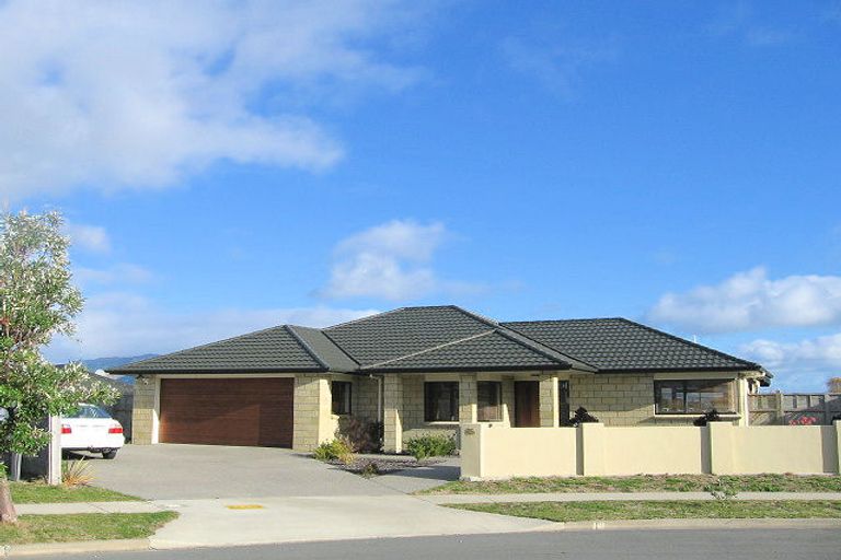 Photo of property in 65 Quadrant Heights, Paraparaumu, 5032