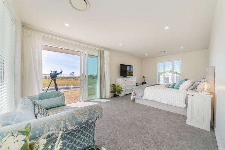 Photo of property in 87 Rutherford Drive, Waikanae Beach, Waikanae, 5036