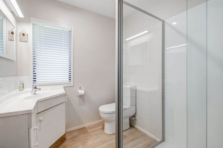 Photo of property in 9 Crampton Court, Orewa, 0931