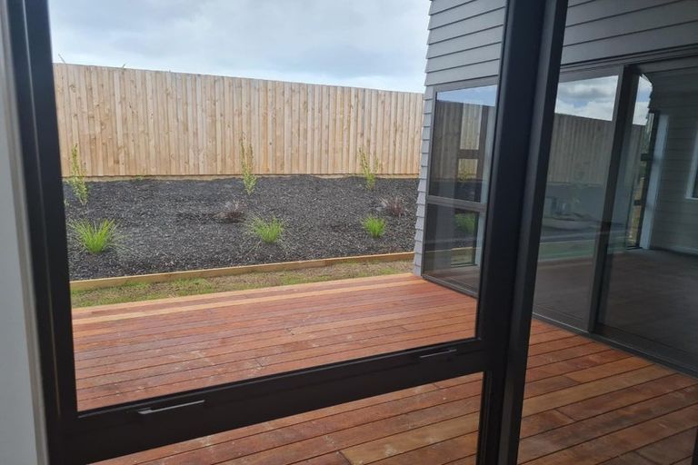 Photo of property in 54 Paparahi Place, Wainui, Silverdale, 0992