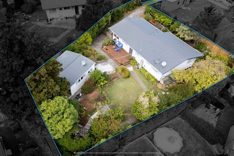 Photo of property in 15 Helleur Road, Massey, Auckland, 0614