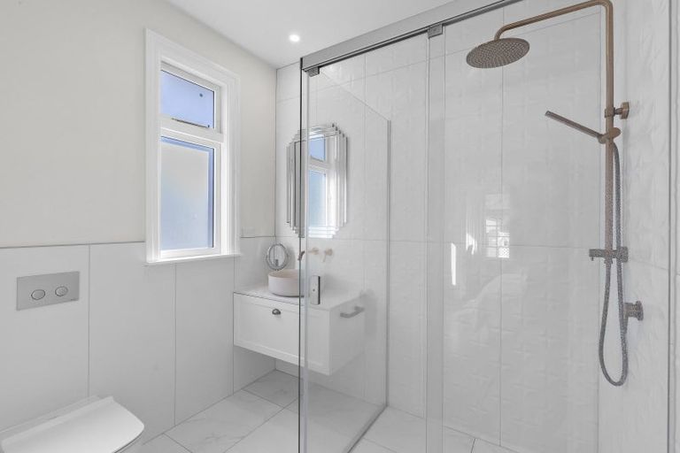 Photo of property in 3 Totara Street, Eastbourne, Lower Hutt, 5013