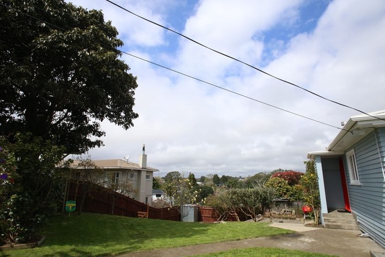 Photo of property in 13 York Crescent, Westown, New Plymouth, 4310